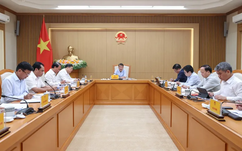 Thủ tướng Lê Minh Hưng chủ trì cuộc họp với các bộ ngành, cơ quan về bảo đảm cung ứng điện trong thời gian tới và định hướng điều chỉnh Quy hoạch điện VIII - Ảnh: chinhphu.vn