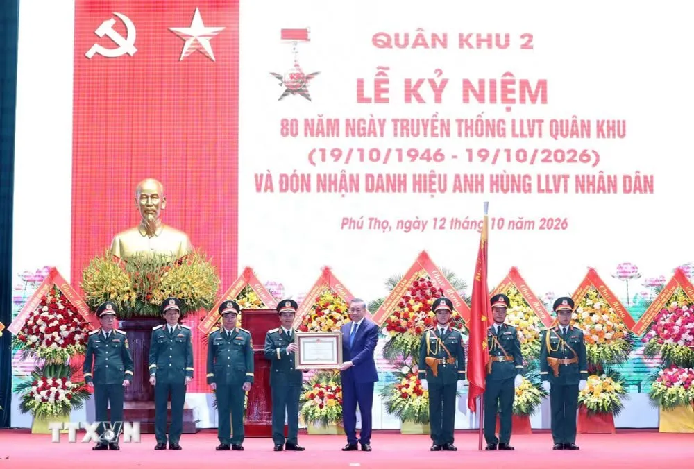 Tổng B&iacute; thư, Chủ tịch nước T&ocirc; L&acirc;m dự Lễ kỷ niệm 80 năm Ng&agrave;y truyền thống Lực lượng vũ trang Qu&acirc;n khu 2- Ảnh 1.