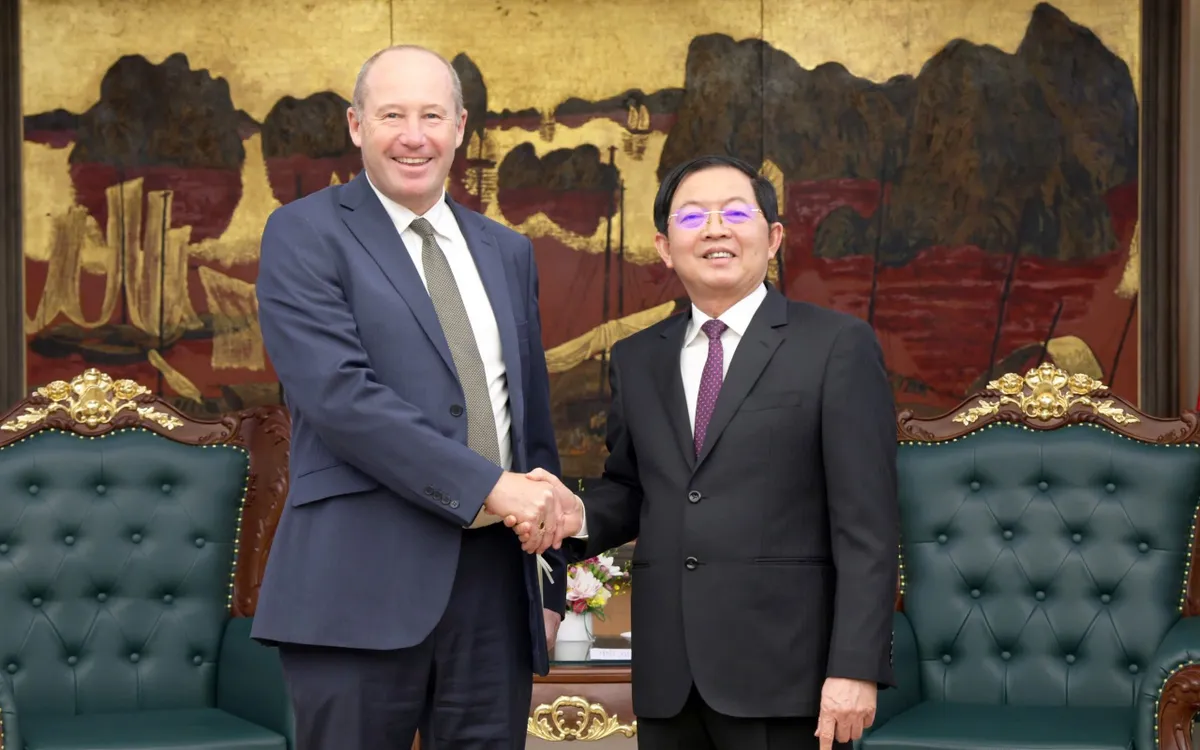 Phó Thủ tướng Hồ Quốc Dũng tiếp ông Mark Armstrong, Giám đốc Thương mại phụ trách khu vực châu Âu, Trung Đông và châu Phi, châu Á - Thái Bình Dương của Tập đoàn Pasqal (Cộng hòa Pháp). Ảnh: chinhphu.vn/Gia Huy.