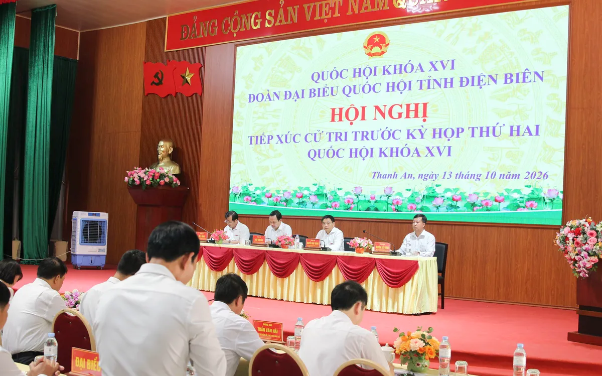 Phó Thủ tướng Chính phủ Nguyễn Văn Thắng cùng Đoàn đại biểu Quốc hội tỉnh Điện Biên tiếp xúc cử tri trước Kỳ họp thứ Hai, Quốc hội khóa XVI tại xã Thanh An, chiều 13/10. Ảnh: BĐBP