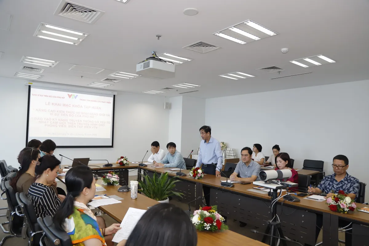 Khai mạc kh&oacute;a Tập huấn &ldquo;N&acirc;ng cao kiến thức về b&igrave;nh đẳng giới v&agrave; v&igrave; sự tiến bộ của phụ nữ&rdquo; - Ảnh 3.