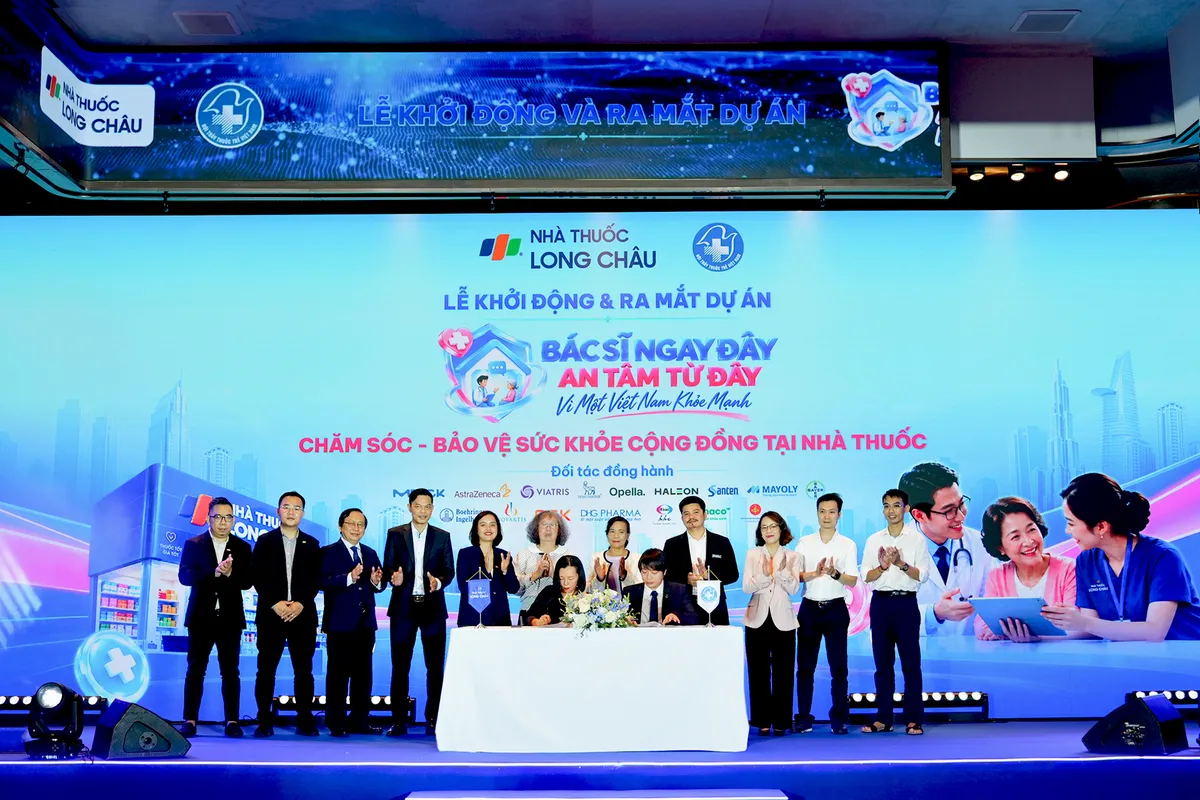 Đưa b&aacute;c sĩ đến nh&agrave; thuốc: Long Ch&acirc;u c&ugrave;ng Hội Thầy thuốc trẻ Việt Nam n&acirc;ng chuẩn chăm s&oacute;c sức khỏe cộng đồng- Ảnh 1.