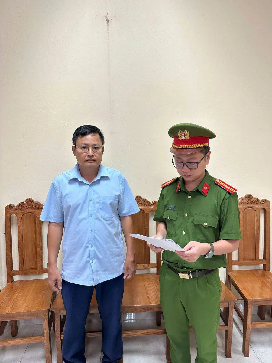 Ph&uacute; Thọ: Khởi tố nguy&ecirc;n Chủ tịch UBND x&atilde; v&agrave; c&aacute;n bộ địa ch&iacute;nh v&igrave; b&aacute;n đất c&ocirc;ng tr&aacute;i ph&eacute;p - Ảnh 1.