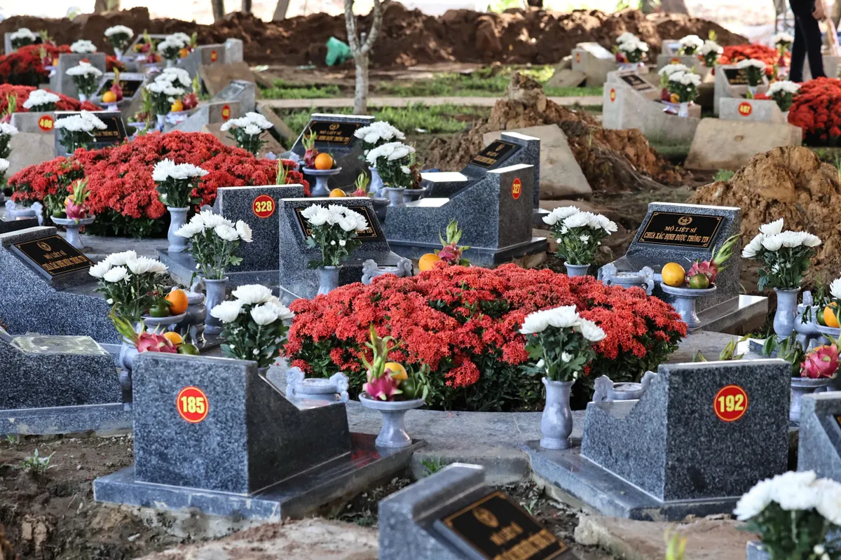 Trang trọng Lễ viếng, truy điệu 731 hài cốt liệt sĩ được tìm kiếm, quy tập tại Công viên Lê Thị Riêng - Ảnh 5.