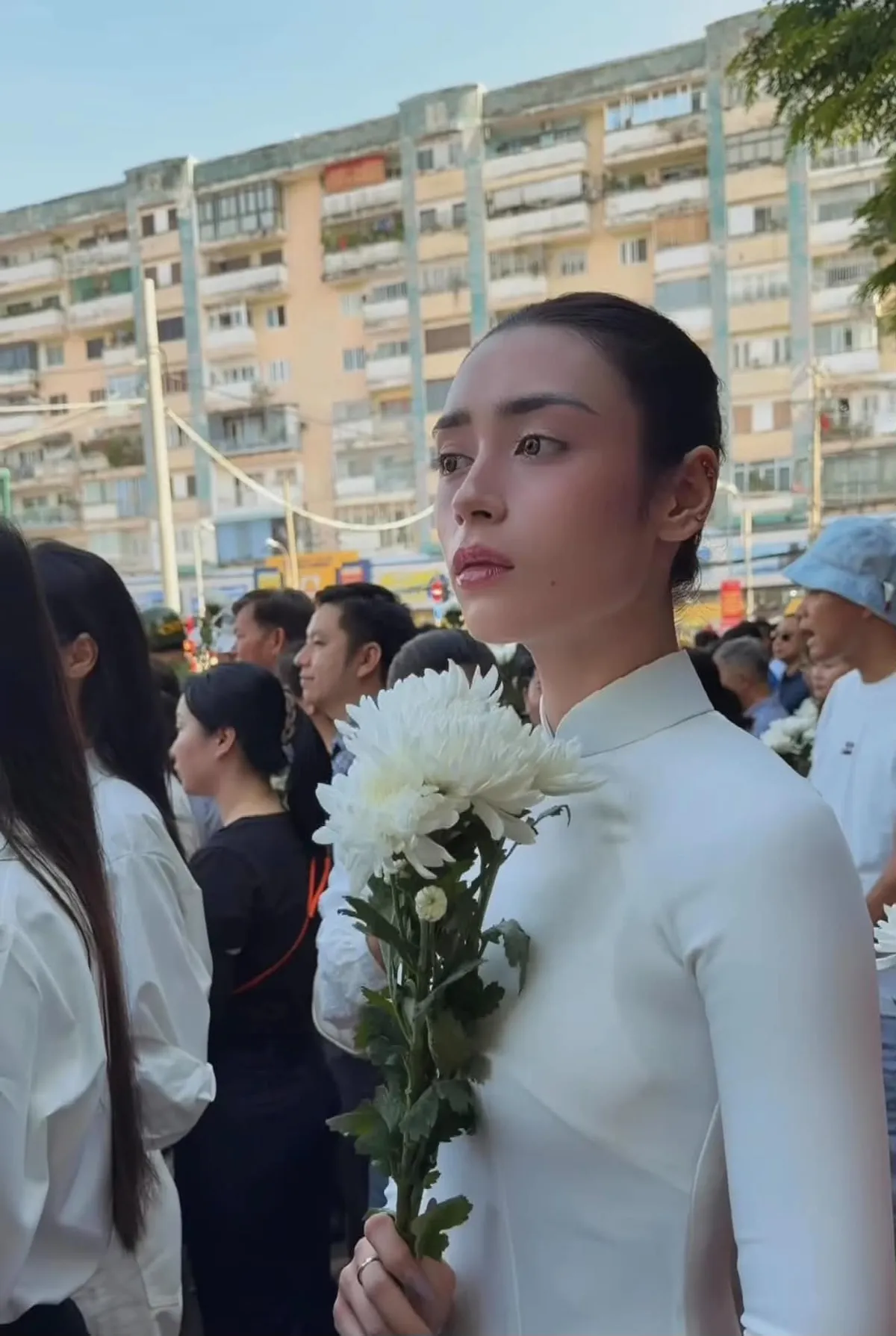 Văn nghệ sĩ tiễn đưa các liệt sĩ ở công viên Lê Thị Riêng - Ảnh 10.