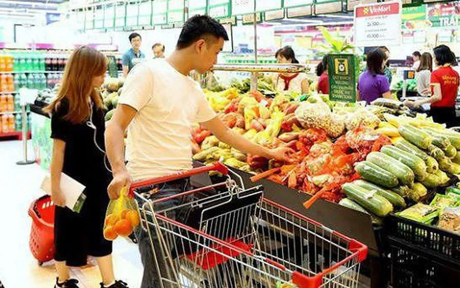 Trong giỏ hàng tiêu dùng của người Việt Nam, hàng nhập khẩu đang hiện diện ở nhiều nhóm sản phẩm - Ảnh minh họa