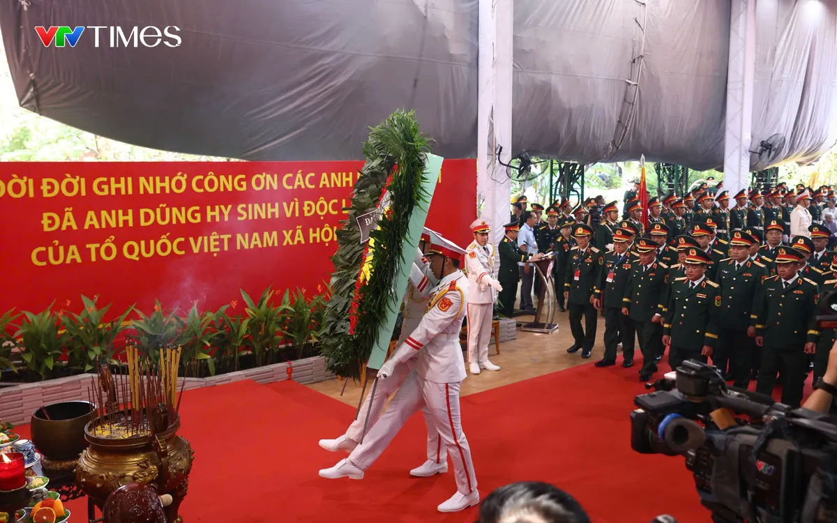 Lễ viếng, truy điệu 731 hài cốt liệt sĩ được tìm kiếm, quy tập tại Công viên Lê Thị Riêng. Ảnh: PA