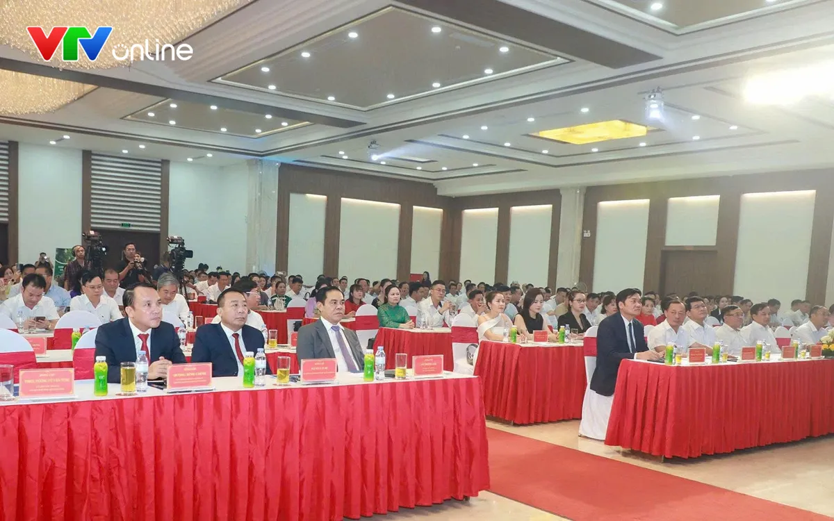 Tỉnh Nghệ An tổ chức chương trình gặp mặt các doanh nghiệp, doanh nhân tiêu biểu nhân ngày Doanh nhân Việt Nam. Ảnh: NA