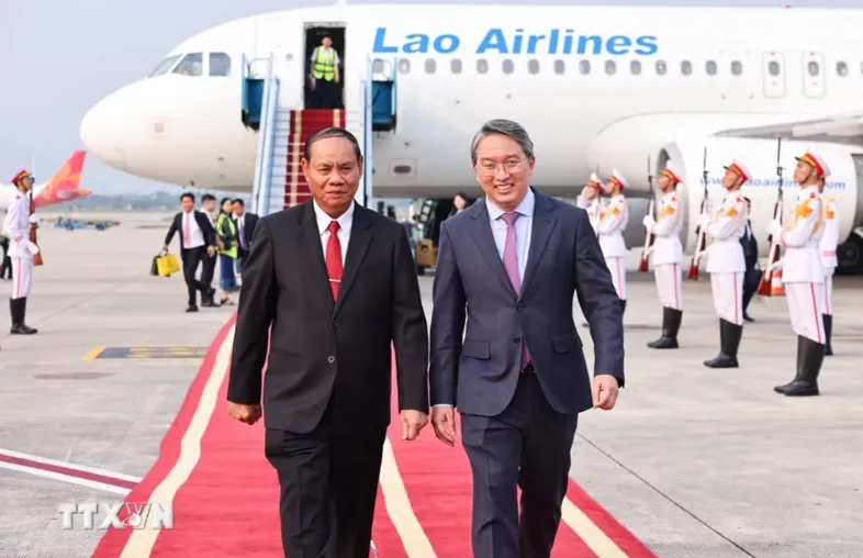 Thường trực Ban Bí thư Trung ương Đảng Nhân dân Cách mạng Lào bắt đầu thăm chính thức Việt Nam- Ảnh 2.