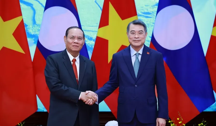 Thủ tướng Lê Minh Hưng tiếp Thường trực Ban Bí thư Trung ương Đảng Nhân dân Cách mạng Lào - Ảnh 1.