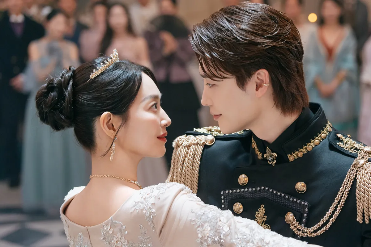 ‘The Remarried Empress', 'Dead-End Job' và 'The Blue Road' có hay như kỳ vọng? - Ảnh 1.
