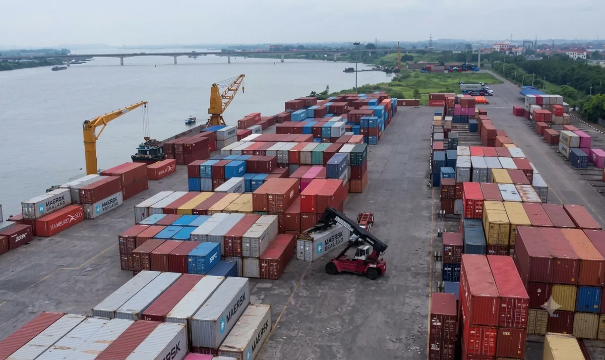 Giảm chi phí logistics từ lợi thế vận tải đường thủy - Ảnh 2.