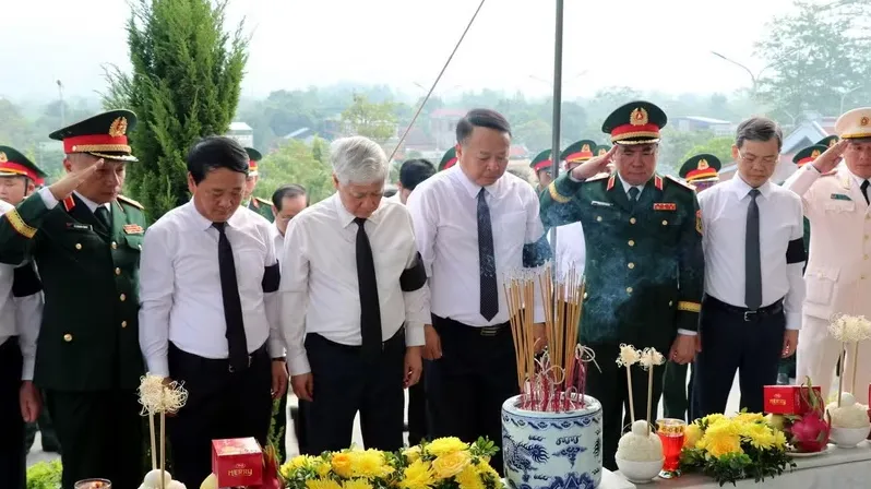 Phó Chủ tịch Quốc hội dự lễ truy điệu, an táng hài cốt liệt sĩ tại Nghĩa trang Liệt sĩ Quốc gia Vị Xuyên - Ảnh 1.