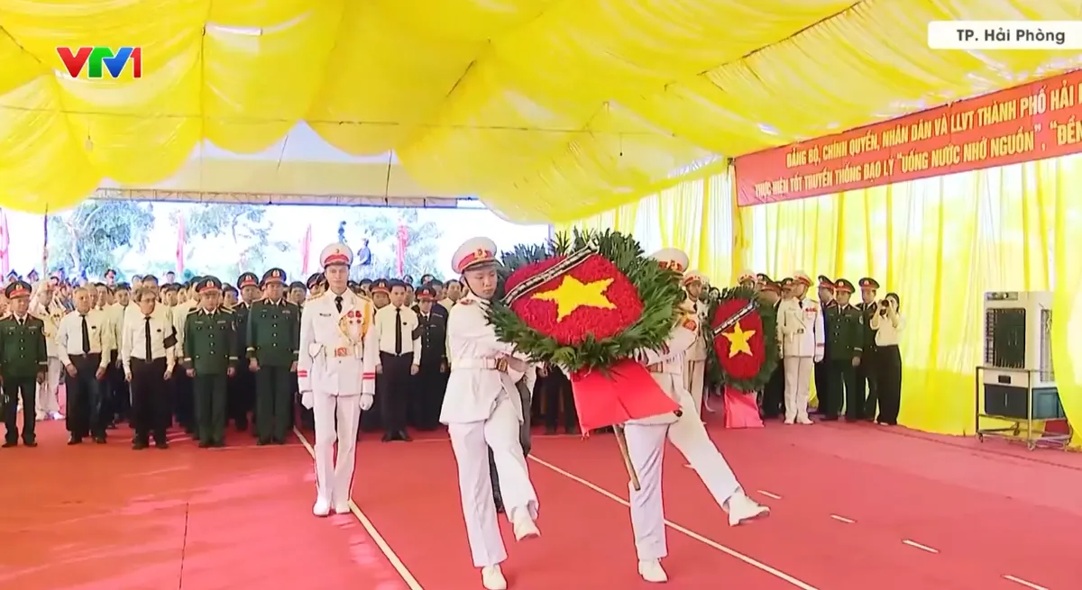 Xúc động Lễ truy điệu, an táng hài cốt liệt sĩ tại Hải Phòng, Cần Thơ - Ảnh 1.