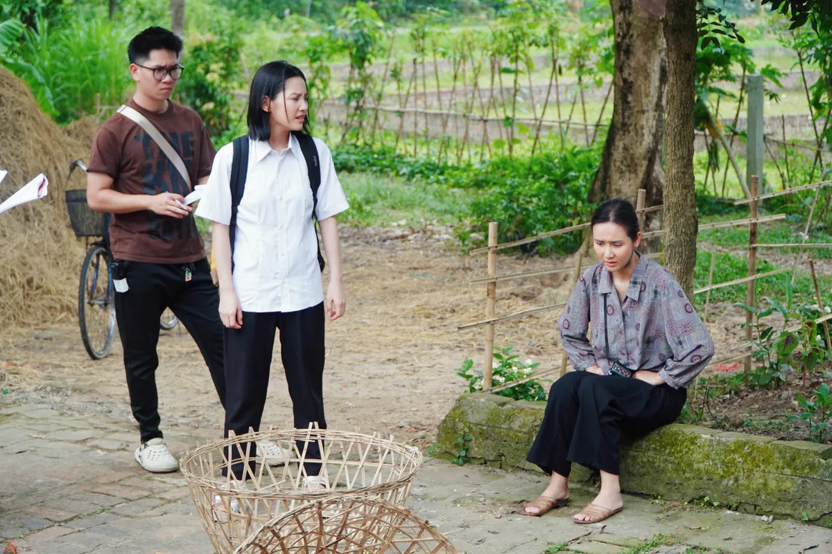 Huyền Lizzie trần t&igrave;nh khi kh&aacute;n giả n&oacute;i tạo h&igrave;nh vai diễn trong &ldquo;Căn nh&agrave; kh&ocirc;ng m&aacute;i che&rdquo; chưa&hellip; đủ khổ - Ảnh 4.