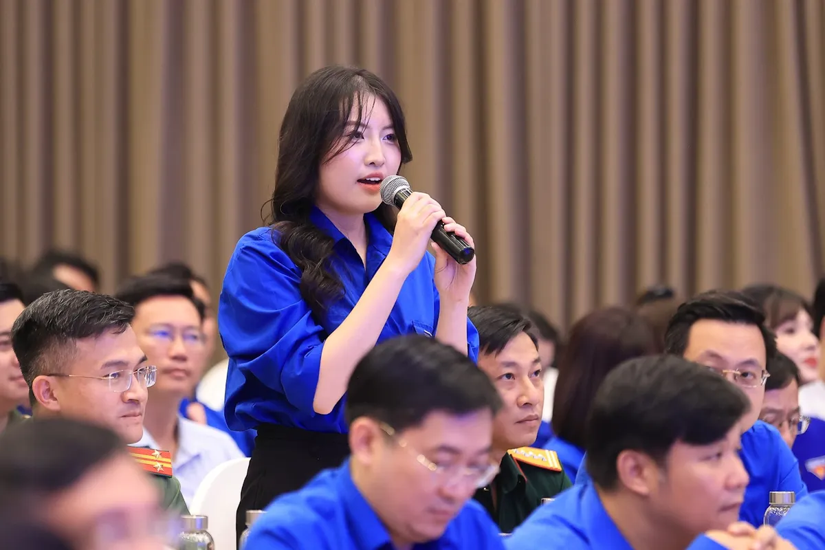 Bộ trưởng GD&ĐT: Không để AI làm thay tư duy của người học - Ảnh 1.