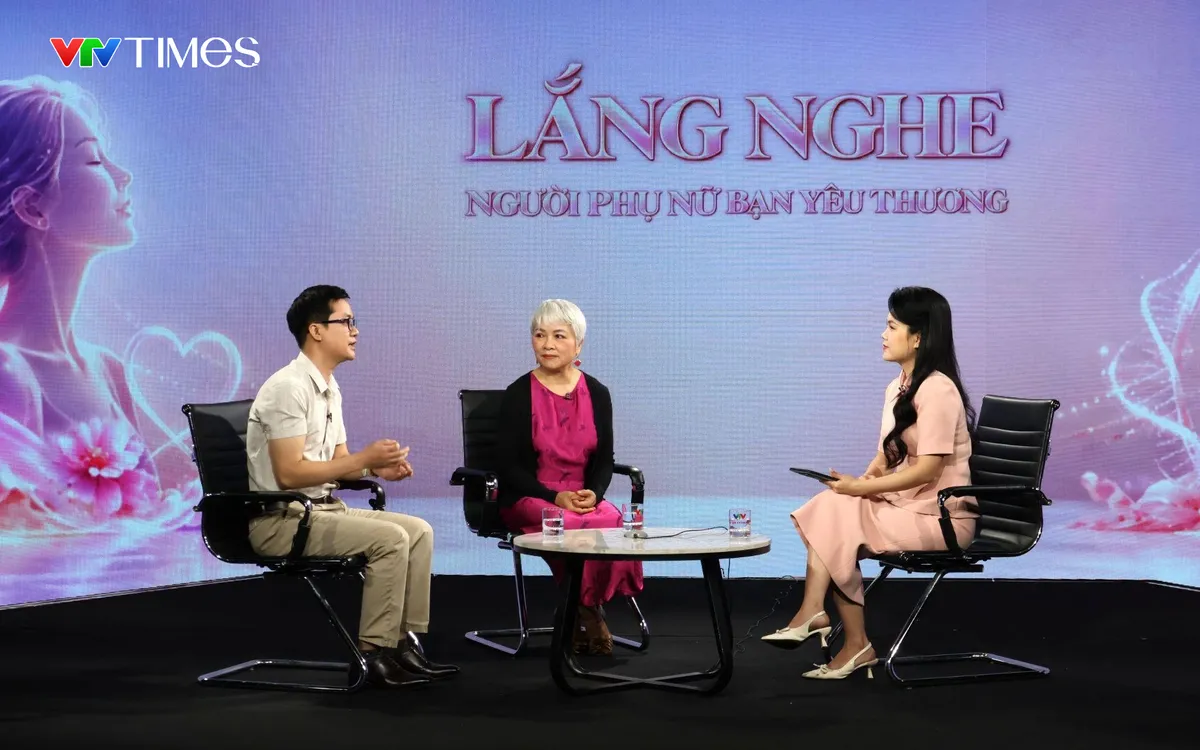 Buổi tọa đàm trực tuyến "Lắng nghe người phụ nữ bạn yêu thương". Ảnh: Trang Lê