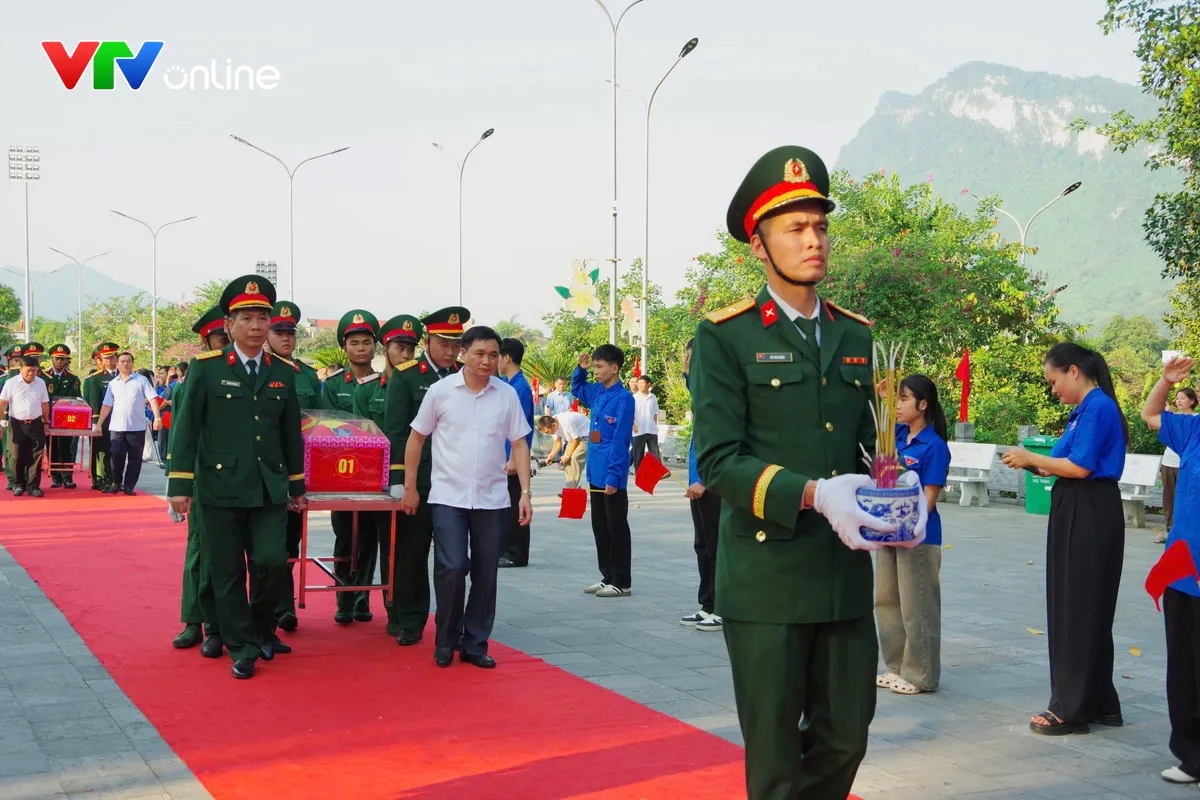 Xúc động ngày tiễn biệt 93 liệt sĩ tại Nghĩa trang Vị Xuyên- Ảnh 7.