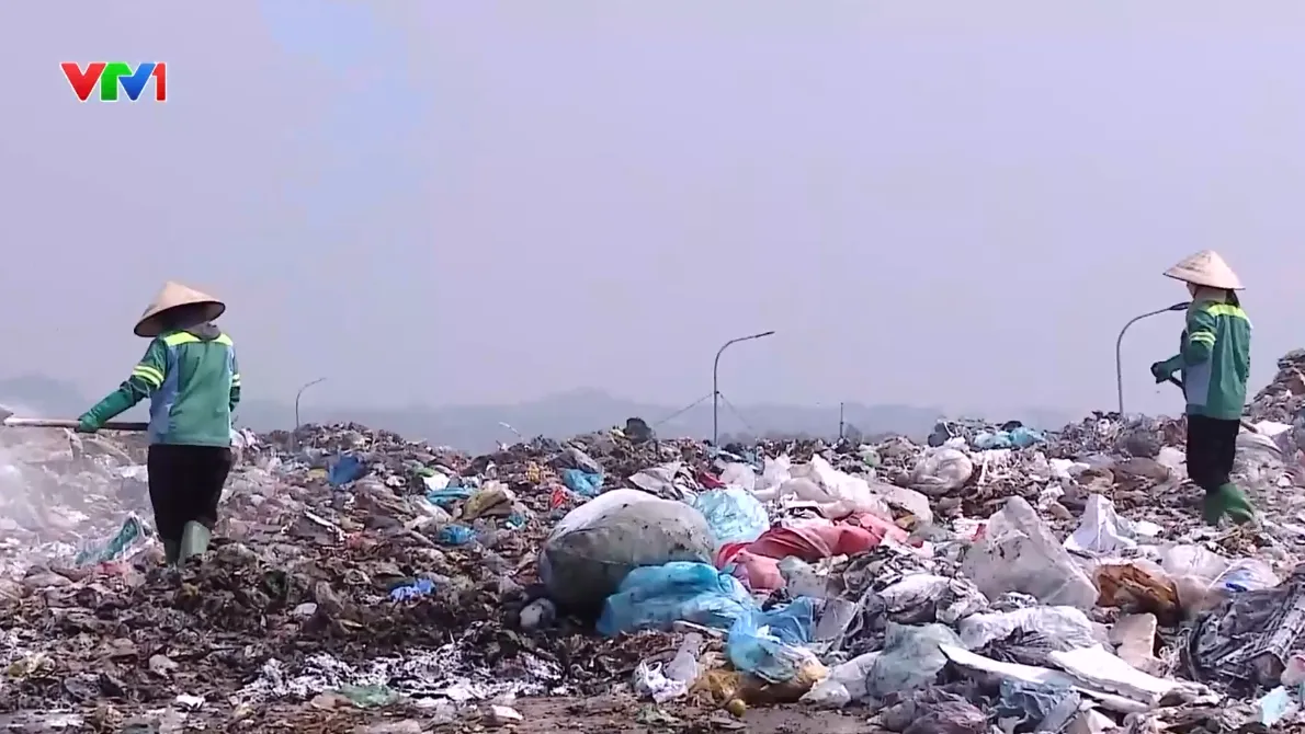 Đề xuất đốt phát điện, xử lý gần 3,7 triệu tấn rác tồn lưu tại Hà Nội - Ảnh 1.