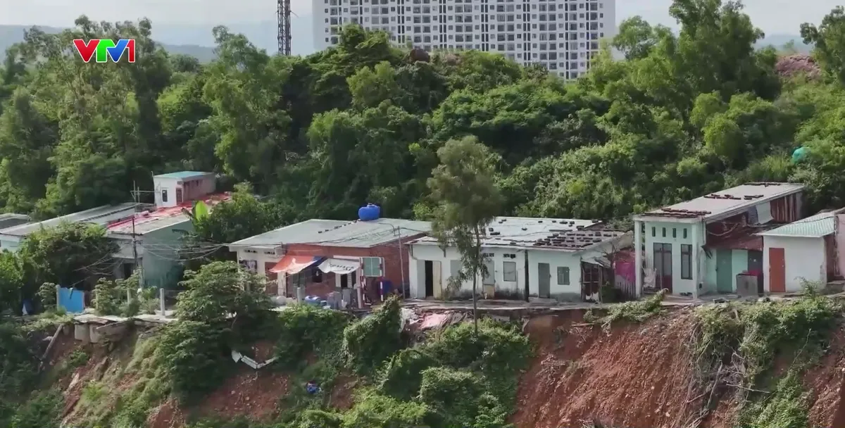 Gia Lai khẩn trương tìm phương án di dời dân khỏi vùng sạt lở núi Một - Ảnh 1.