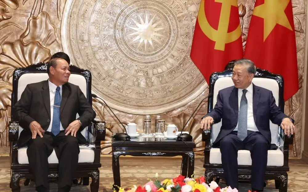 Tổng Bí thư, Chủ tịch nước Tô Lâm tiếp đồng chí Vilay Lakhamphong, Ủy viên Bộ Chính trị, Thường trực Ban Bí thư Trung ương Đảng Nhân dân Cách mạng Lào. (Ảnh: Thống Nhất/TTXVN)