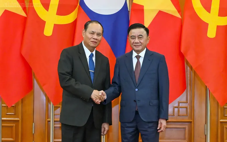 Thường trực Ban Bí thư Trần Cẩm Tú và Thường trực Ban Bí thư Lào Vilay Lakhamphong - Ảnh: chinhphu.vn
