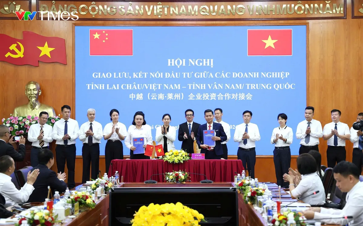 Hội đàm lần thứ 5 giữa Ban Quản lý Khu kinh tế tỉnh Lai Châu (Việt Nam) và Chính quyền Nhân dân huyện Kim Bình (Trung Quốc). Ảnh: Trương Dũng