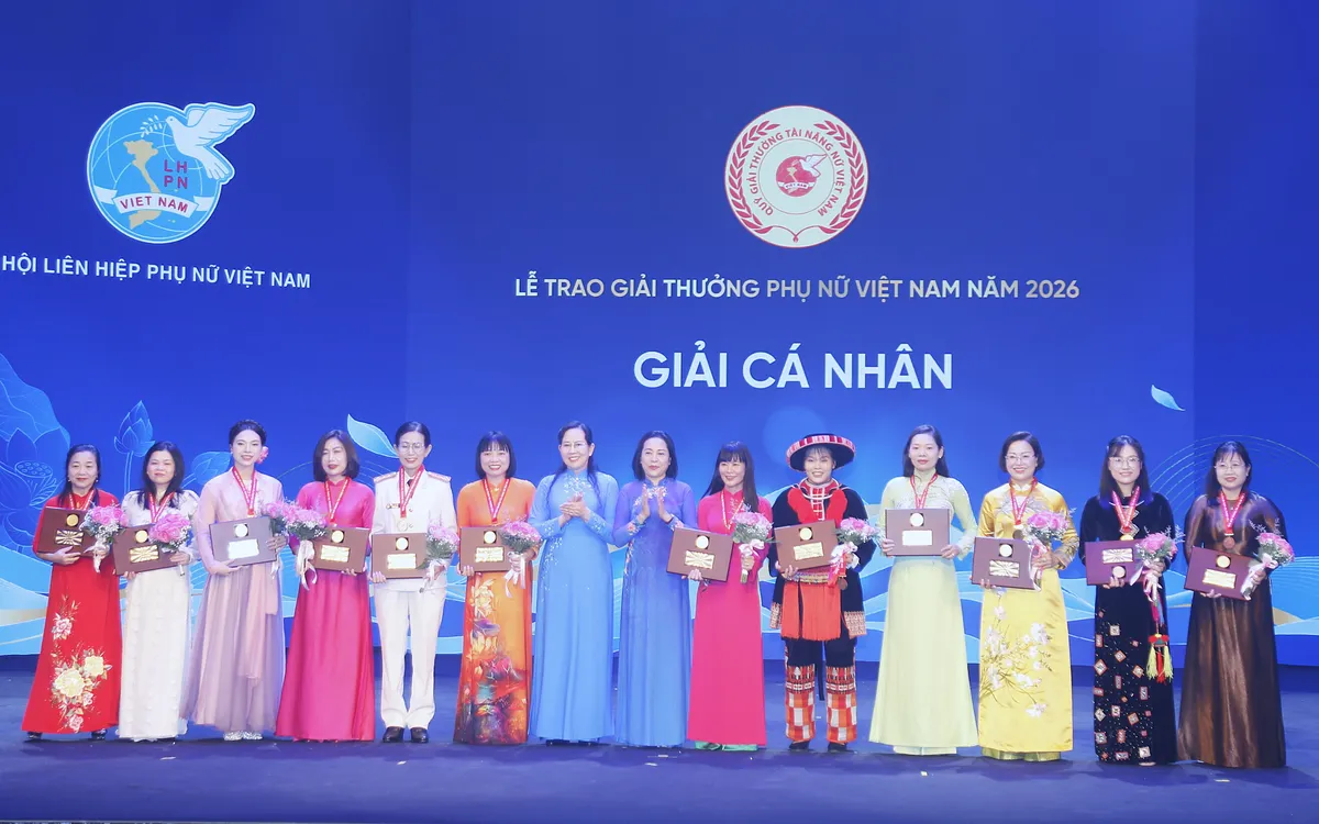 12 cá nhân xuất sắc được trao tặng Giải thưởng Phụ nữ Việt Nam- Ảnh: Cổng Thông Tin Hội Liên hiệp Phụ nữ Việt Nam