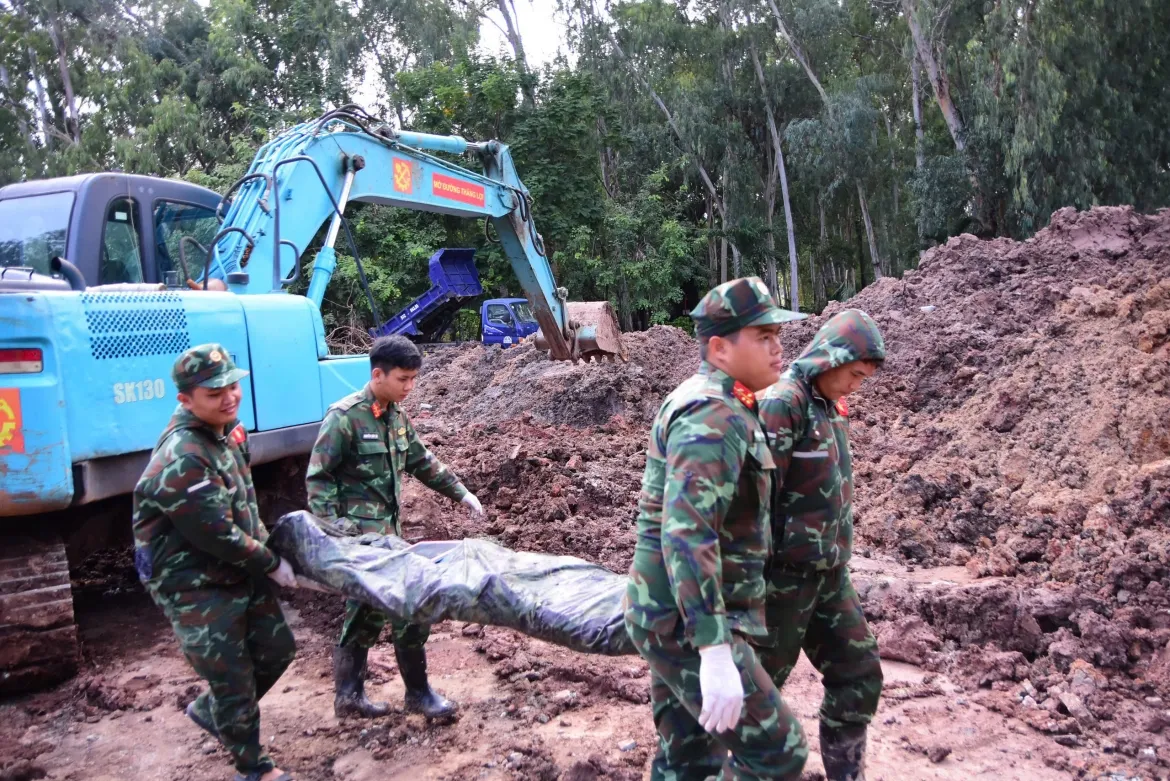 Phát hiện thêm 13 hài cốt liệt sĩ tại công viên Lê Thị Riêng - Ảnh 2.