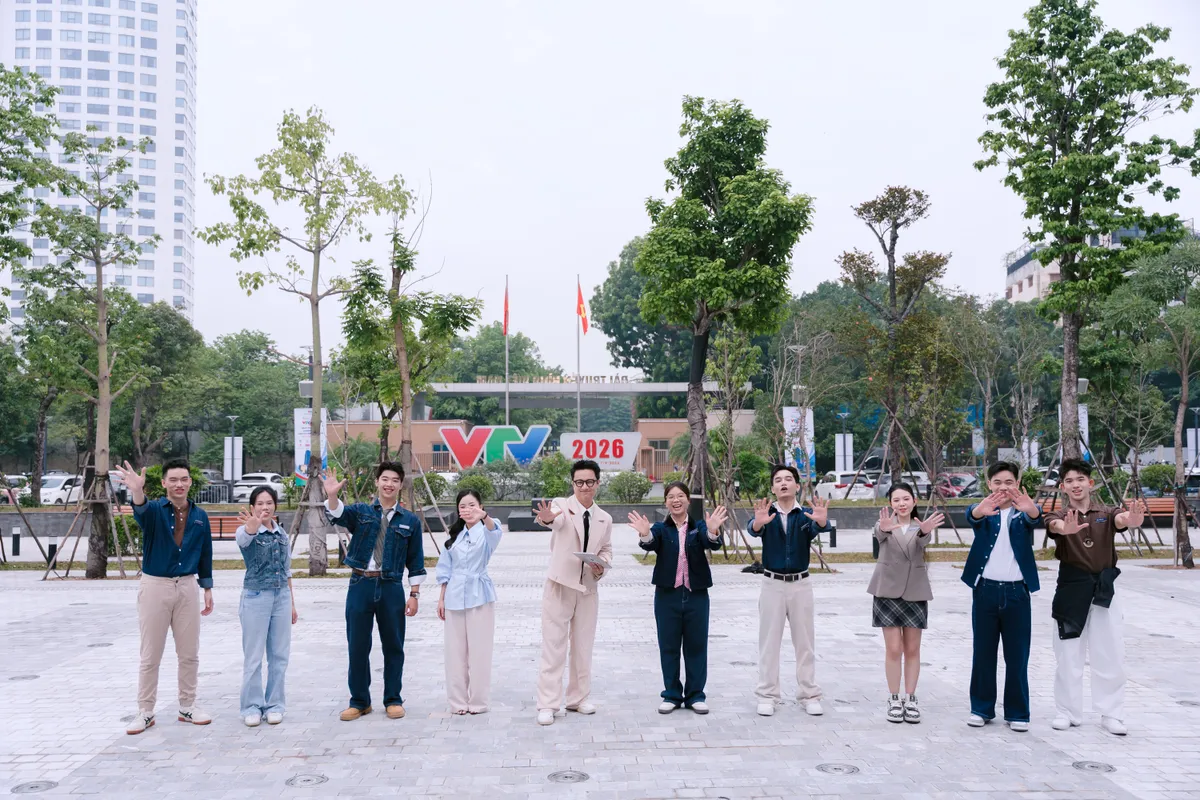 Vũ trụ đồng tiền - B&aacute;n kết 1: Nữ sinh Thương Mại dẫn đội thắng lớn - Ảnh 1.