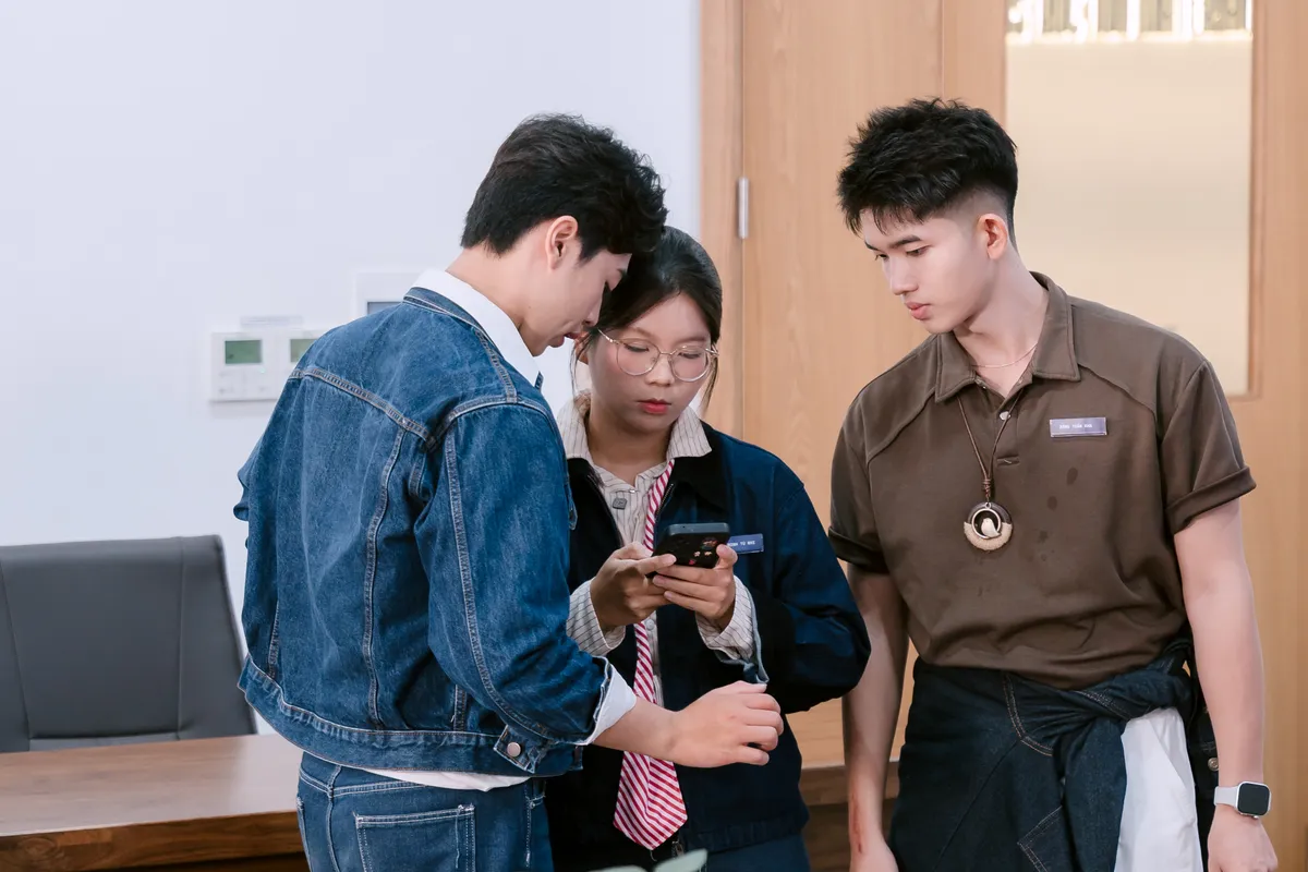 Vũ trụ đồng tiền - B&aacute;n kết 1: Nữ sinh Thương Mại dẫn đội thắng lớn - Ảnh 13.