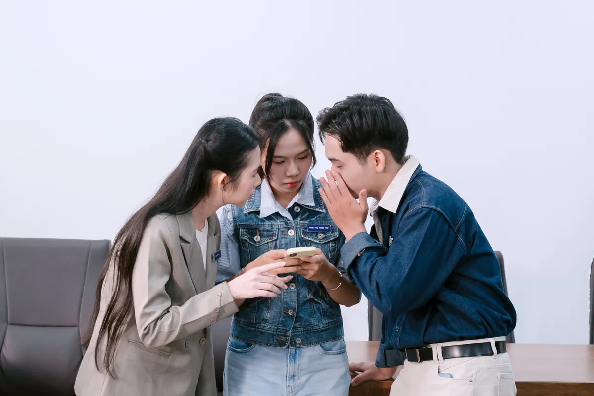 Vũ trụ đồng tiền - B&aacute;n kết 1: Nữ sinh Thương Mại dẫn đội thắng lớn - Ảnh 12.