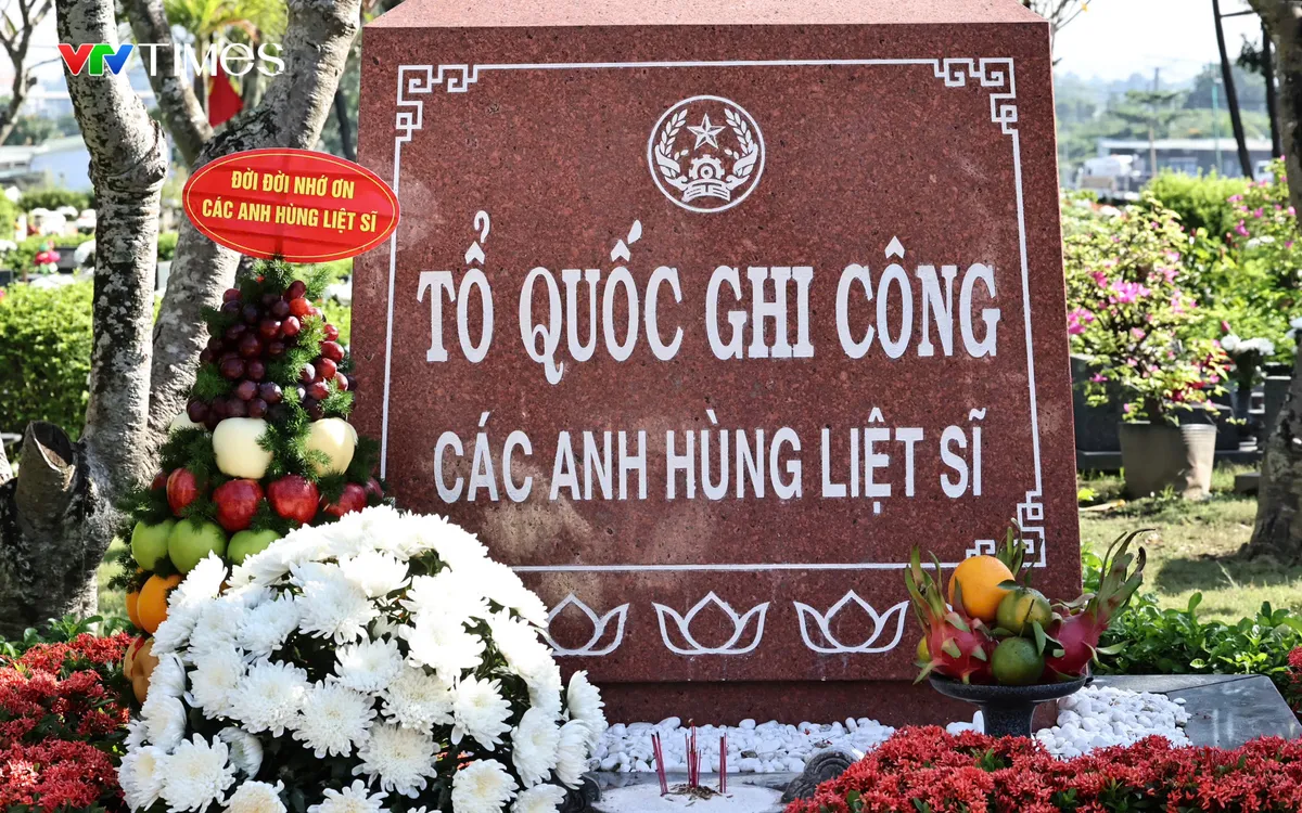 Tiễn biệt các anh hùng liệt sĩ về an táng tại Nghĩa trang liệt sĩ TP Hồ Chí Minh hôm 14/10. Ảnh: Phương Anh