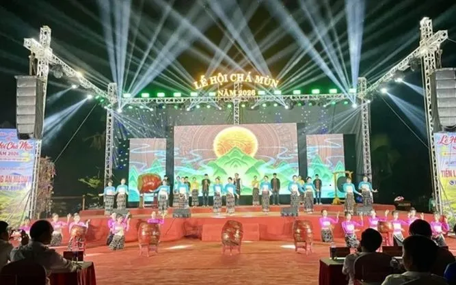 Màn hòa tấu trống khai hội và tiết mục hát múa “Mường ta mở hội” tại Lễ hội Chá Mùn năm 2026. Ảnh: Báo và Phát thanh, Truyền hình Thanh Hoá