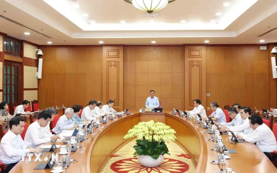Thường trực Ban Bí thư Trần Cẩm Tú làm việc với Học viện Chính trị quốc gia Hồ Chí Minh. (Ảnh: Phương Hoa/TTXVN)