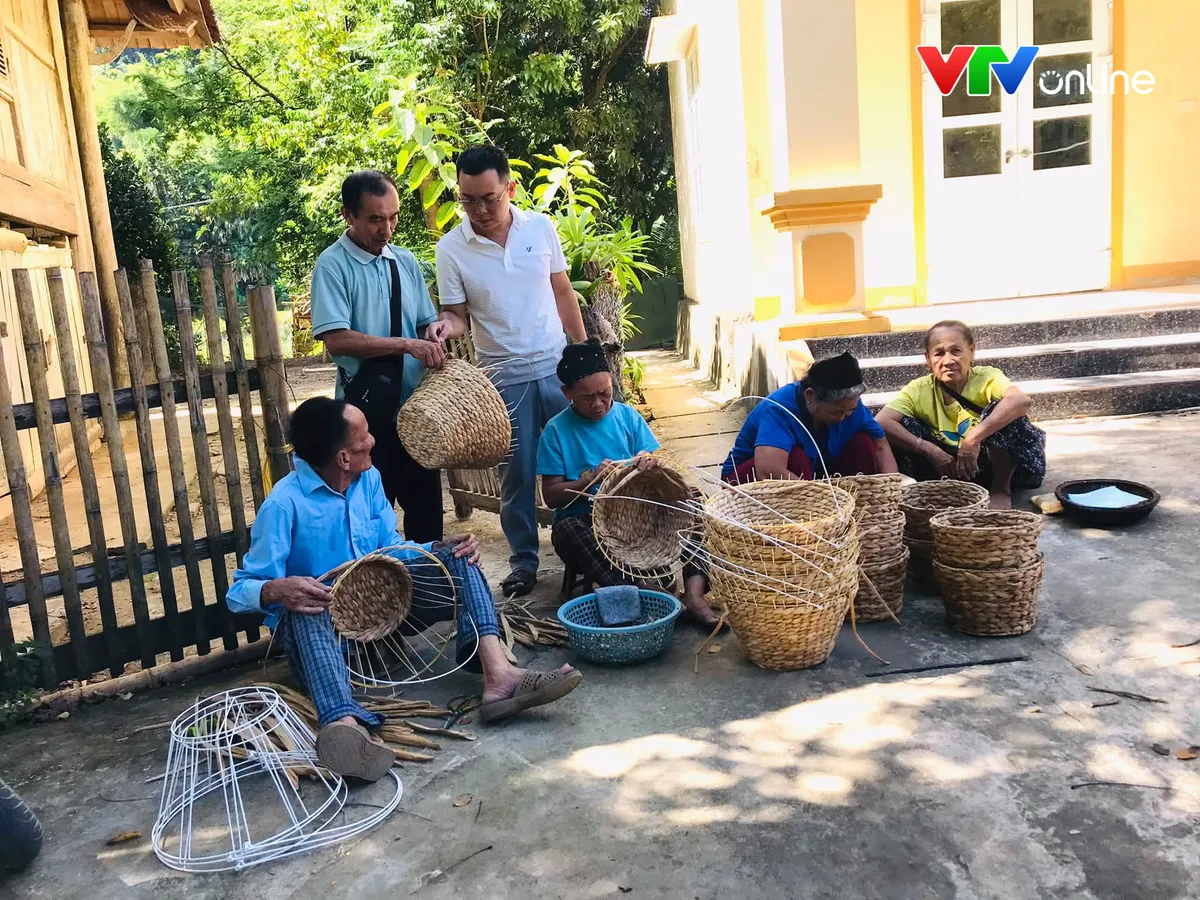 Nghề đan b&egrave;o t&acirc;y ở v&ugrave;ng cao Nghệ An&hellip; &ldquo;xuất ngoại&rdquo; - Ảnh 1.