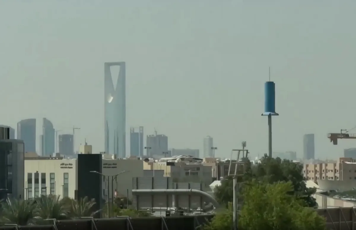 Nhân viên tòa tháp Kingdom Center chuyển sang làm việc từ xa - Ảnh 1.