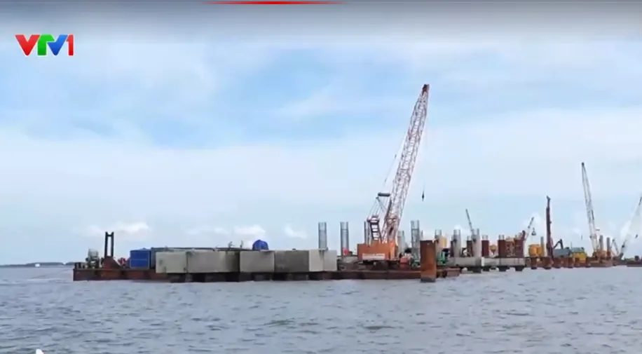 Cà Mau dồn lực thi công đường vượt biển ra đảo Hòn Khoai- Ảnh 1.