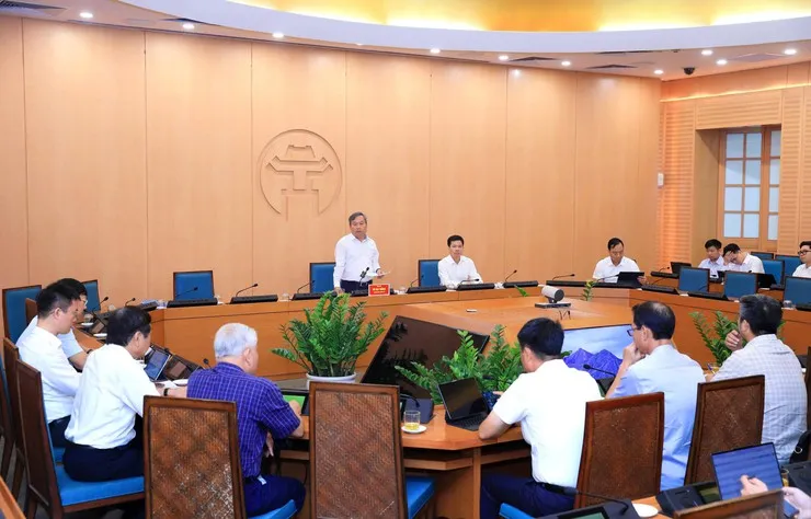 Chủ tịch Hà Nội yêu cầu quỹ nhà tái định cư phải đi trước tiến độ giải phóng mặt bằng - Ảnh 1.