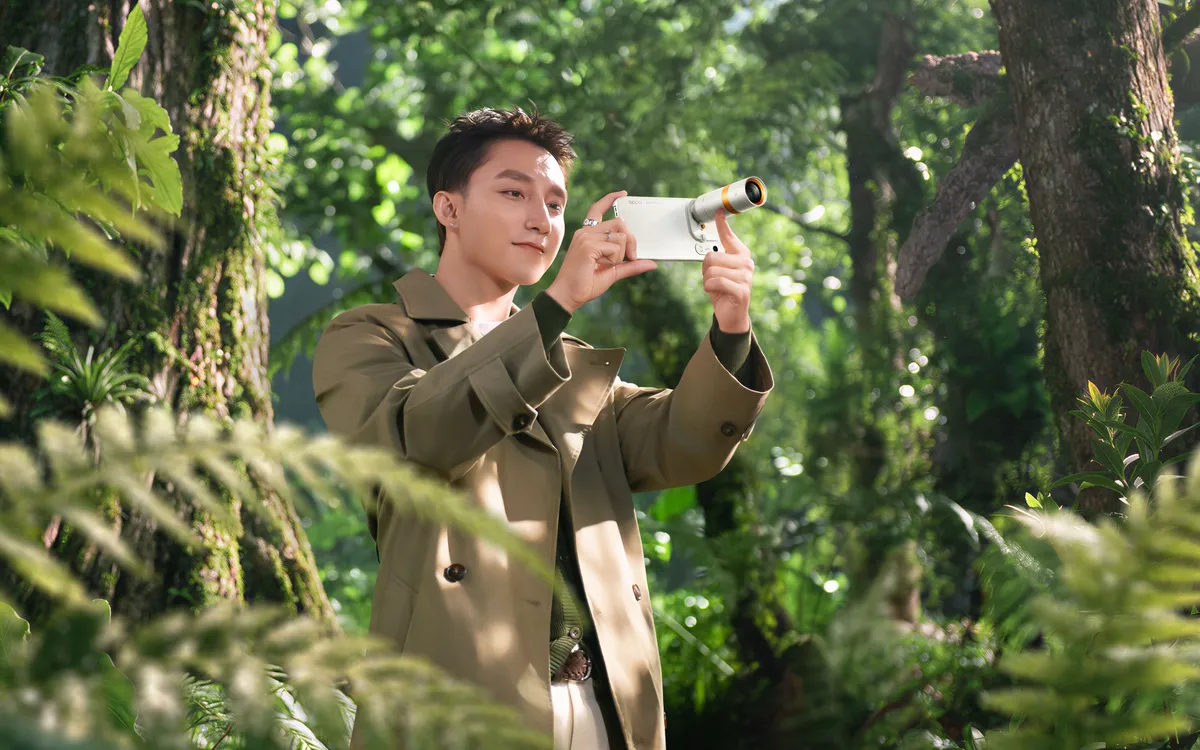 Sơn Tùng M-TP và Oppo Find X10 Series. Ảnh: OPPO 