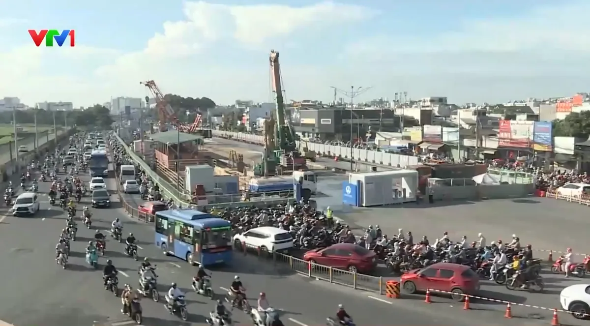 TP Hồ Chí Minh giảm ùn tắc nhờ phân làn linh hoạt - Ảnh 1.