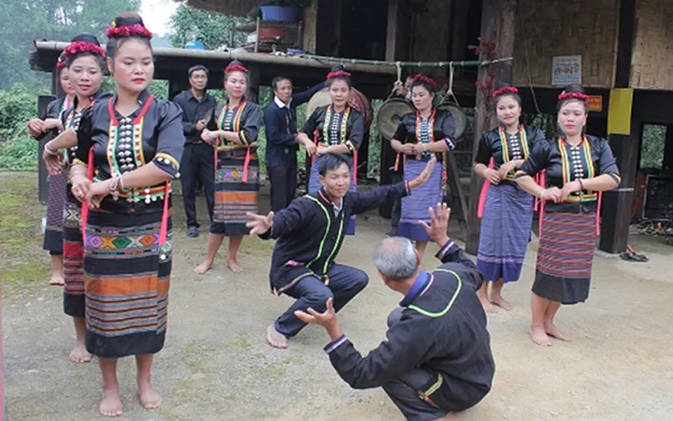 Nghệ thuật múa dân tộc Cống được trao truyền qua nhiều thế hệ, trở thành một phần trong đời sống văn hóa tinh thần của cộng đồng. Ảnh: TT