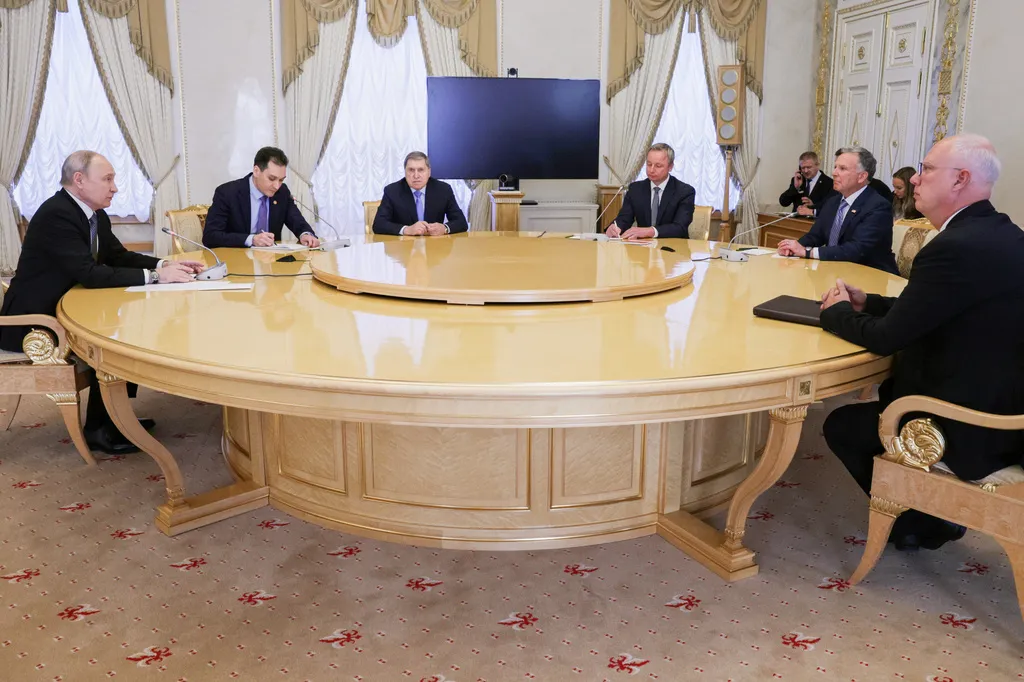 Đặc phái viên Mỹ đến Nga bàn giải pháp cho xung đột Ukraine- Ảnh 1.
