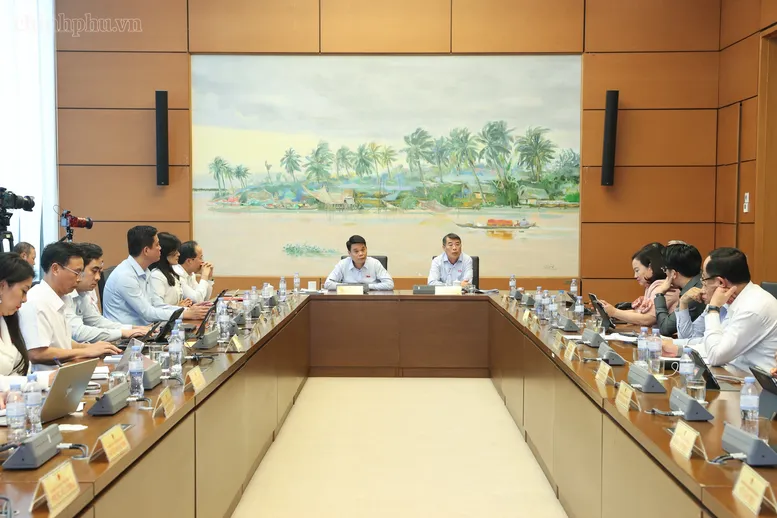 Thủ tướng: Thuốc, thiết bị y tế bị đội giá cao gây thiệt hại lớn cho cả người bệnh và Nhà nước - Ảnh 1.