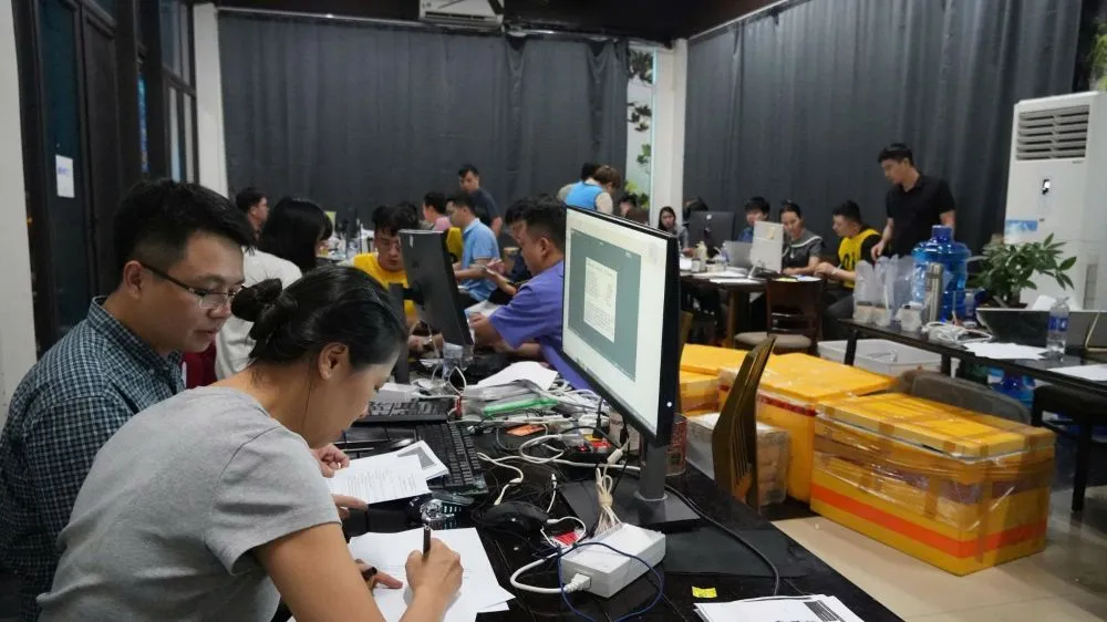 Triệt phá băng nhóm thuê cả khách sạn để lừa đảo xuyên quốc gia, bắt 118 đối tượng - Ảnh 2.