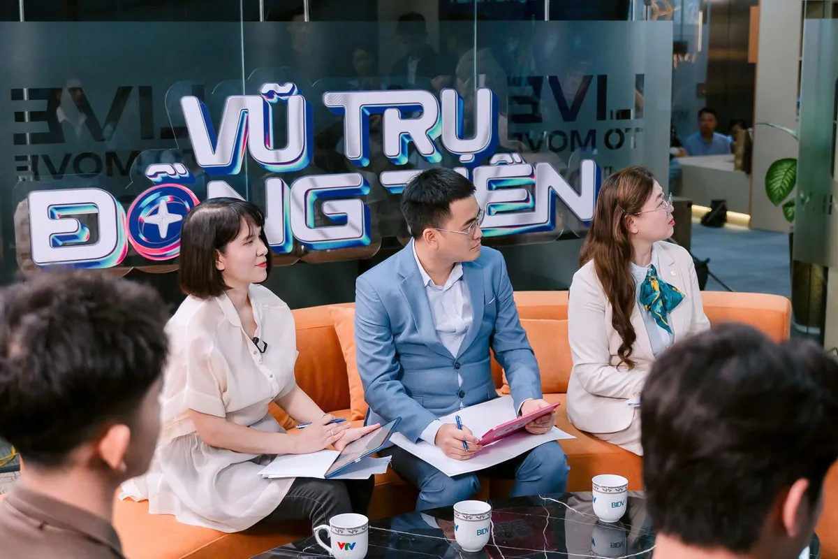 Vũ trụ đồng tiền - B&aacute;n kết 1: Nữ sinh Thương Mại dẫn đội thắng lớn - Ảnh 5.