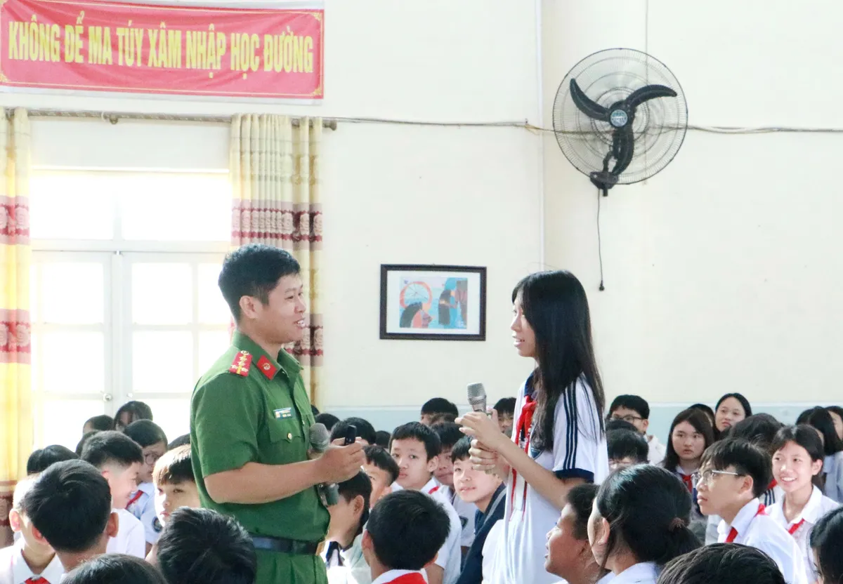 Điện Biên tăng “lá chắn” phòng, chống ma túy học đường - Ảnh 4.