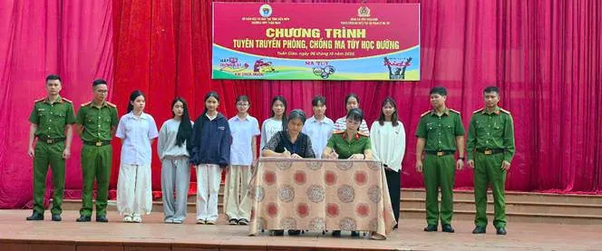 Điện Biên tăng “lá chắn” phòng, chống ma túy học đường - Ảnh 9.