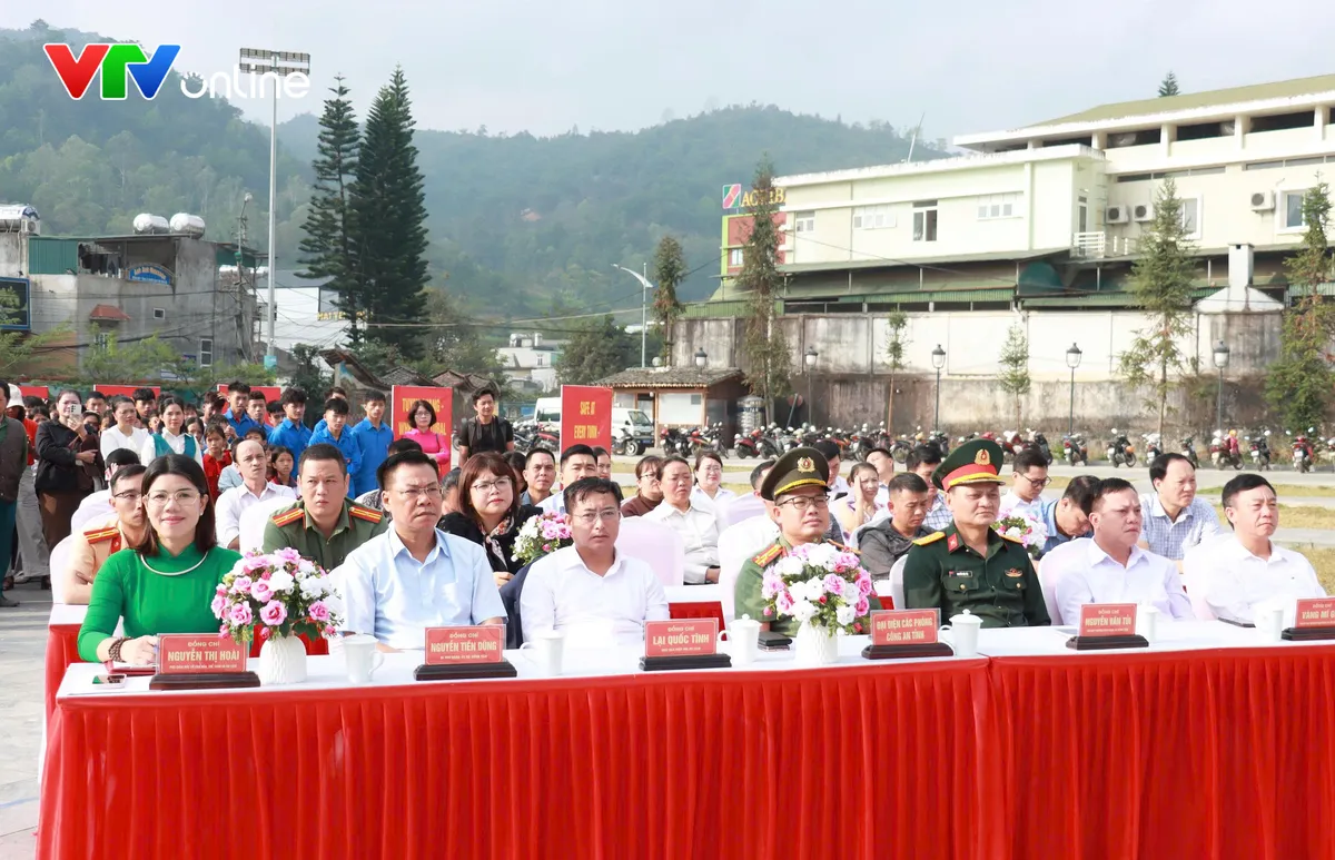 Tuyên Quang: 100 xe mô tô, xe máy quảng bá du lịch an toàn trên cung đường Mã Pì Lèng - Ảnh 1.