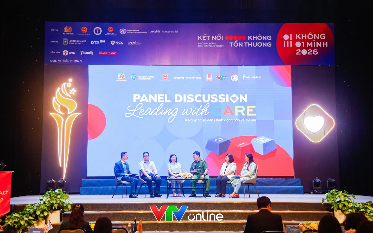 Phiên thảo luận Diễn đàn Cyber CARE Summit 2026. Ảnh: Việt Linh 